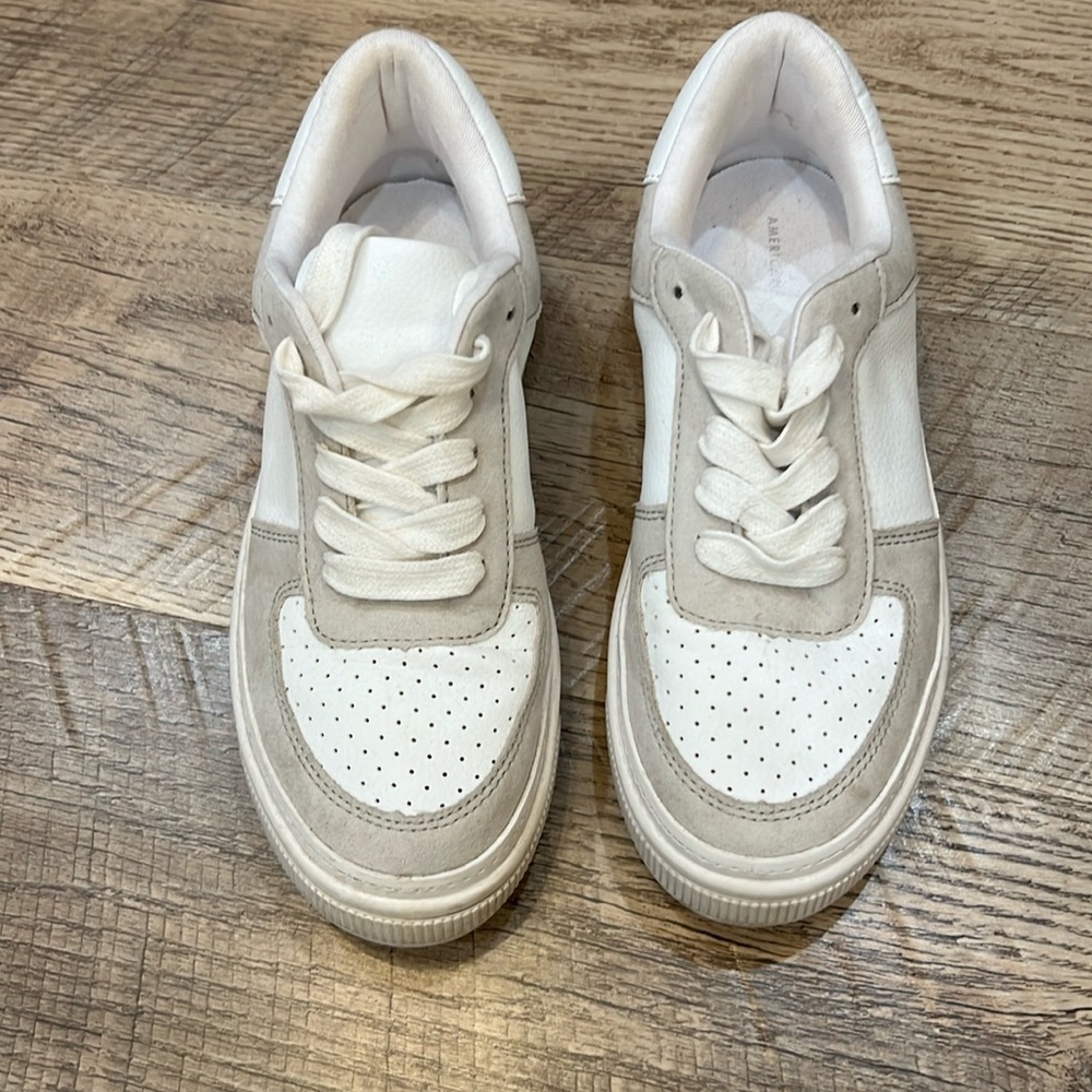 American Eagle kids shoes. Size 6